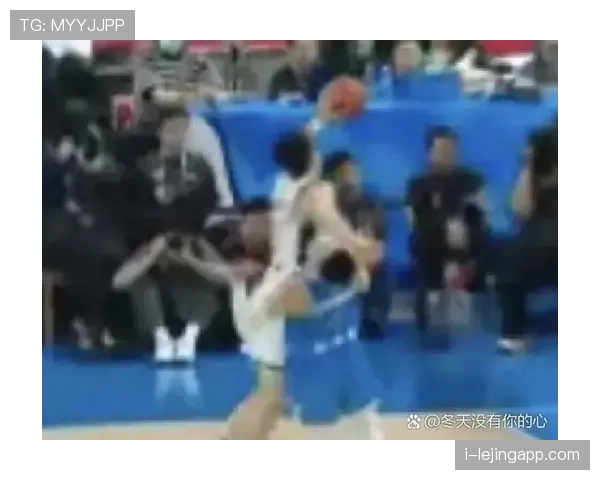 抢篮板犯规如何判定?规则解析与实战判例 抢篮板犯规如何判定?规则解析与实战判例